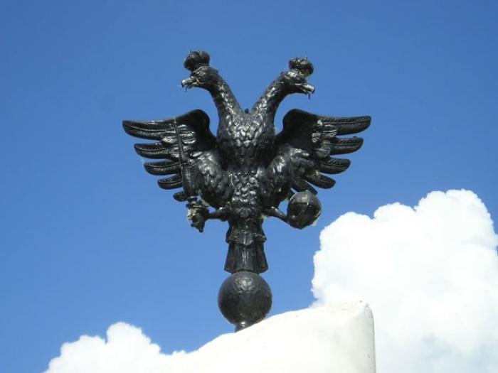 Почему российским гербом является двуглавый орел