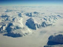 Почему Южный полюс холоднее Северного?