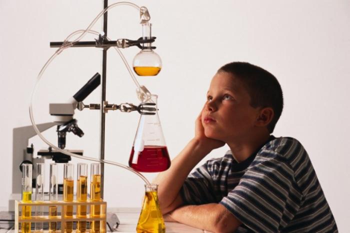 Юным химикам: безопасные эксперименты в домашних условиях