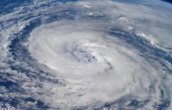 Как ученые предлагают бороться с ураганами