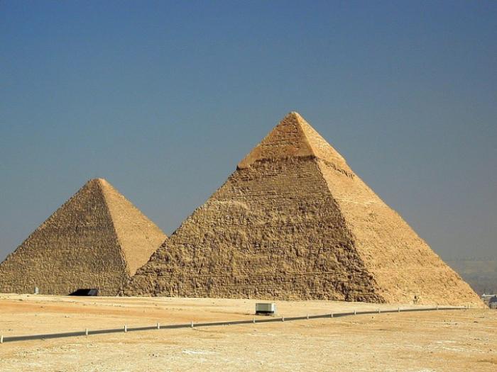 Как найти уравнение плоскости пирамиды